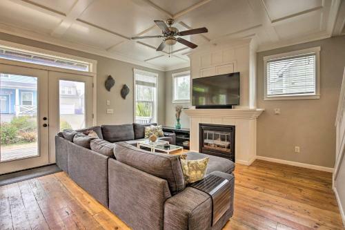 Dog-friendly Home With Hot Tub And Deck Walk To Beach