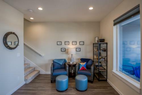 Oceanview Townhome - Pet Friendly - Sleeps 6 - King