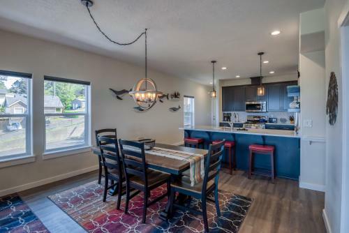 Oceanview Townhome - Pet Friendly - Sleeps 6 - King