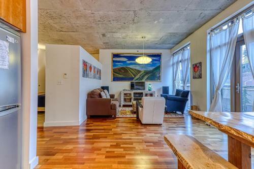 Oak Street Loft