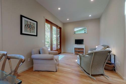 2 Bed 1 Bath Vacation Home In Gold Beach