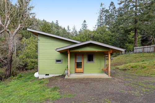 2 Bed 1 Bath Vacation Home In Gold Beach
