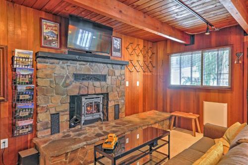 Inviting Mt Hood Cabin With Deck 1 Mi To Skibowl!