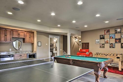 Group-friendly Hood River House With Deck, Game Room