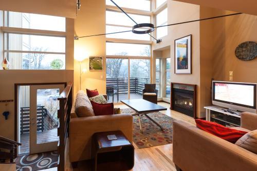 Alexander's 4 Seasons Townhouse