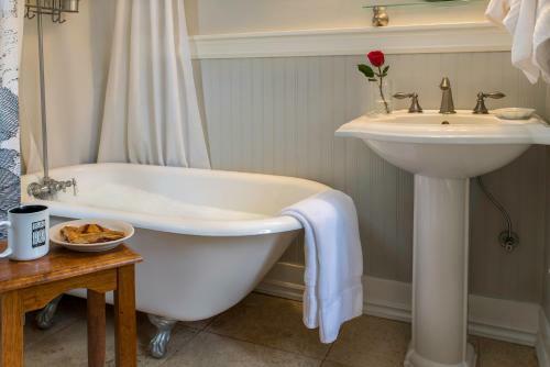 Bed & Breakfast Inn At The Gorge