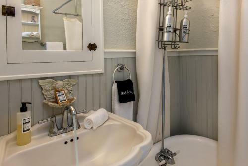 Bed & Breakfast Inn At The Gorge