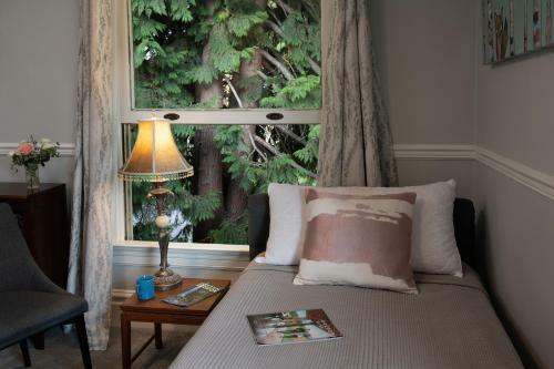 Bed & Breakfast Inn At The Gorge