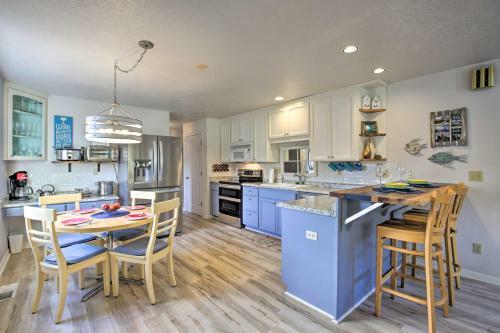 Relaxing Coastal Escape 450 Feet To The Beach