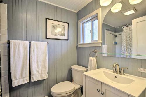 Oceanside Hideaway With Garden - Walk To The Beach!
