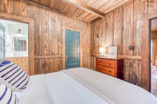 Hygge Cabin On The River
