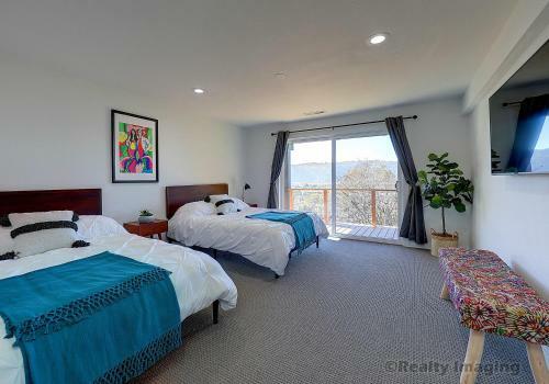 Mid Century Modern With Sweeping Northwest Hills And Sunset Views