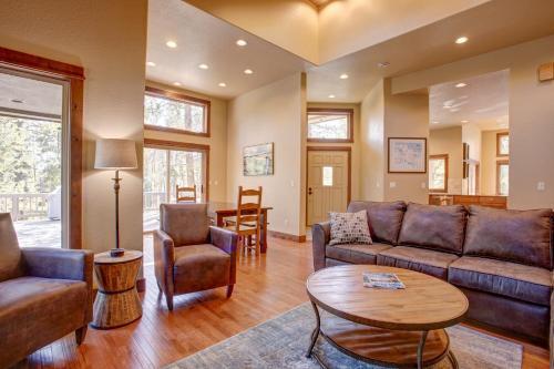 Stunning Retreat- Hot Tub, Sharc Access, 2 Masters Home