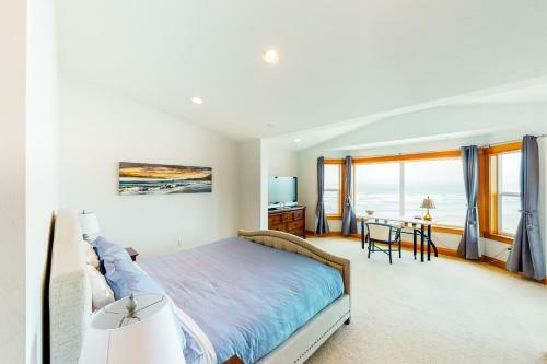 Spectacular Modern Seaside Cove Home