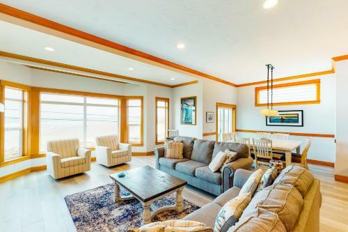 Spectacular Modern Seaside Cove Home