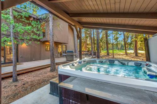 Aspen Lodge - Large Deck, Hot Tub & Fairway View Home