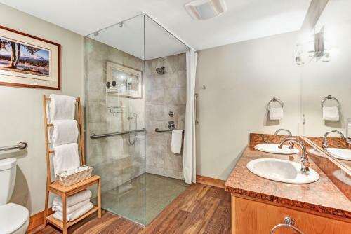Aspen Lodge - Large Deck, Hot Tub & Fairway View Home