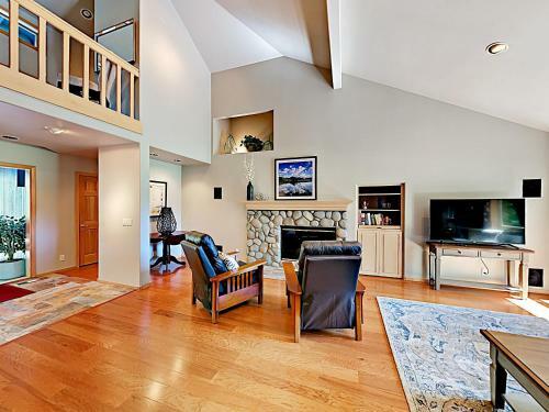 New Listing! Sunriver Gem On Woodlands Golf Course Home