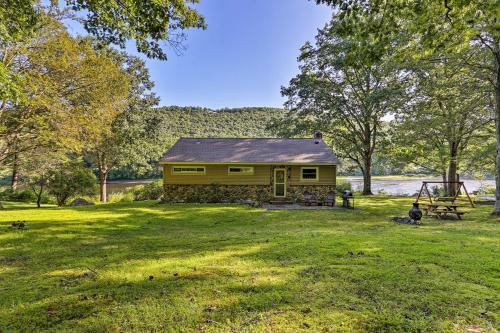 Beach Lake Cabin On Delaware River With Sunroom!