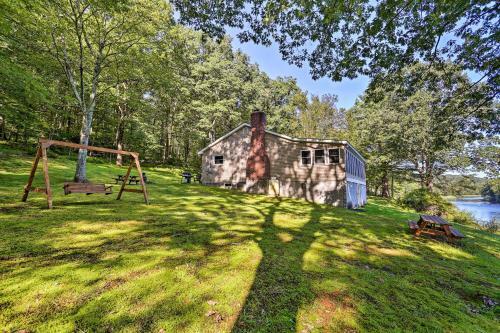 Beach Lake Cabin On Delaware River With Sunroom!