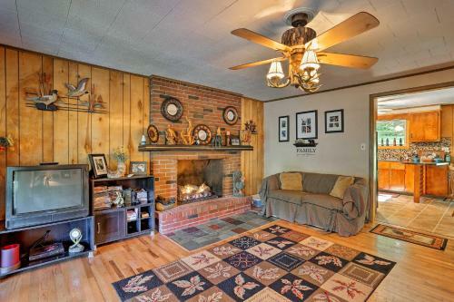 Beach Lake Cabin On Delaware River With Sunroom!