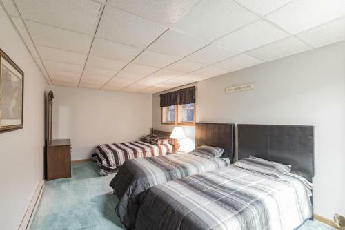 Bed & Breakfast Hickory Haven-poconos-sleeps 11-gameroom