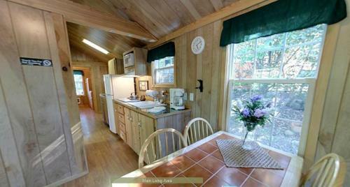 Round Top Premiere Cottage 4