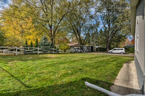 Cozy Modern Home 2 Miles From Downtown Erie!