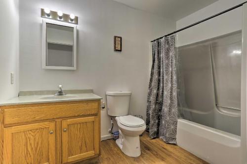 Modern Bushkill Home With Deck - 7 Mi To Falls!