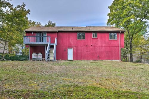 Modern Bushkill Home With Deck - 7 Mi To Falls!