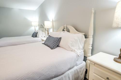 Hotel East Shore Lodging