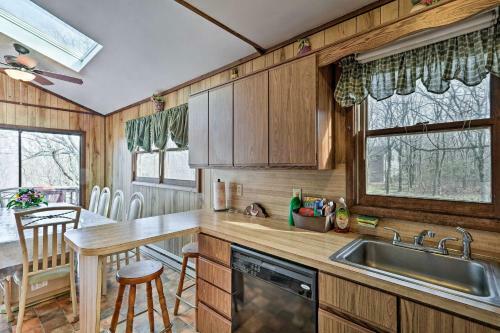 Tranquil Lake Harmony Haven - Great For Families!