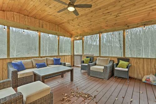 Pocono Mountain Retreat With Deck And Pool Access