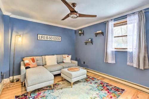 Charming Lake Ariel Cabin With Resort Amenities