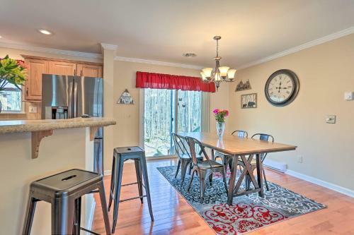 Picturesque Lake Ariel Getaway With Game Room!