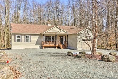 Picturesque Lake Ariel Getaway With Game Room!