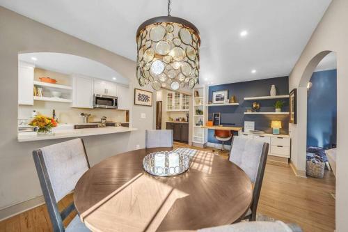 Luxury Apartment In Historic Carriage House