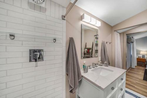 Luxury Apartment In Historic Carriage House