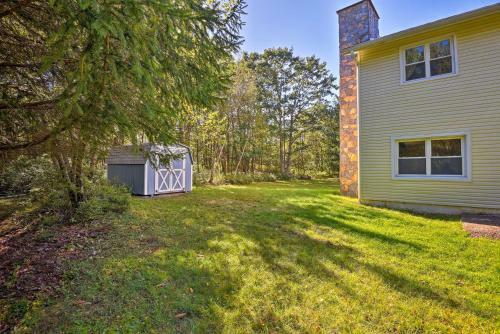 Quiet Long Pond Home On 1 Acre With Deck And Patio!