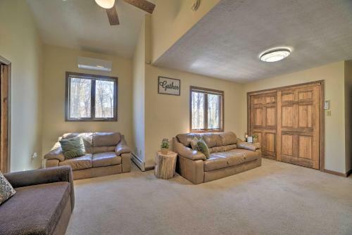 Rustic Lake Harmony Home With Deck And Wooded Views!