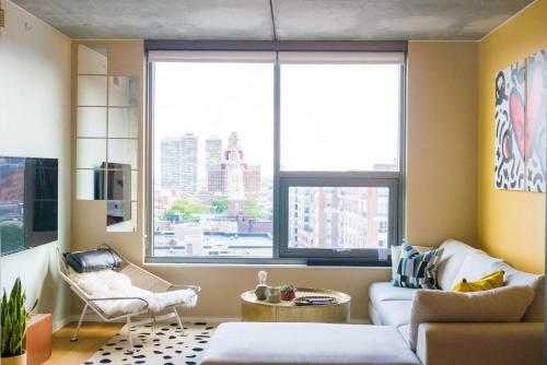 Bright, Luxury Apartment In Historic District