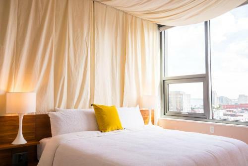 Bright, Luxury Apartment In Historic District