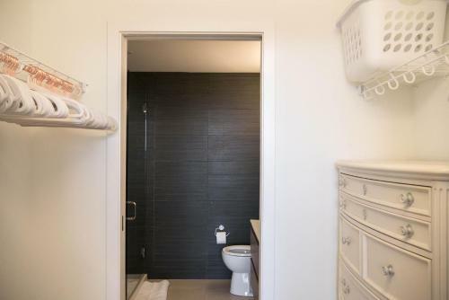 Bright, Luxury Apartment In Historic District