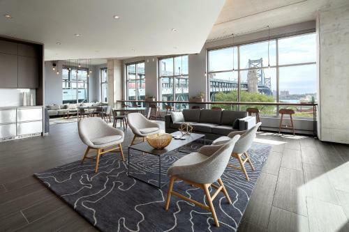 Bright, Luxury Apartment In Historic District