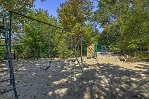 Amenity-packed Mtn Home With Hot Tub And Fire Pit