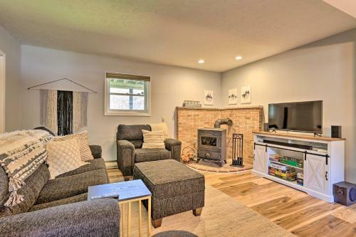 Amenity-packed Mtn Home With Hot Tub And Fire Pit