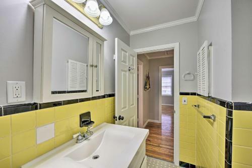 Beaufort Home With Porch, 4 Mi From Downtown!