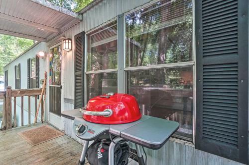 Lovely Lakefront Home With Deck, Kayak Available