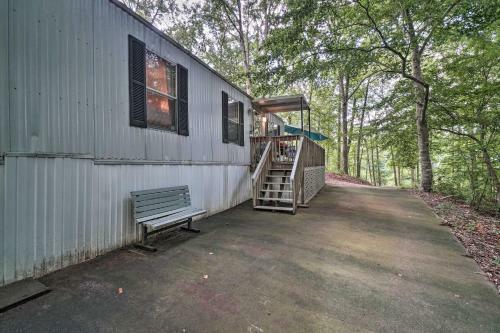 Lovely Lakefront Home With Deck, Kayak Available