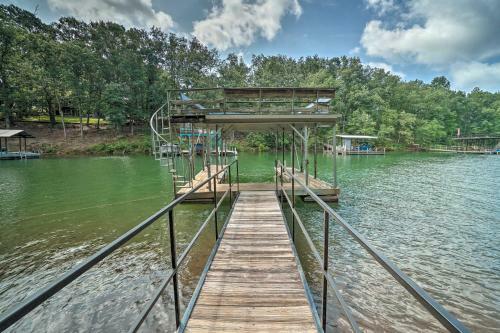 Lovely Lakefront Home With Deck, Kayak Available
